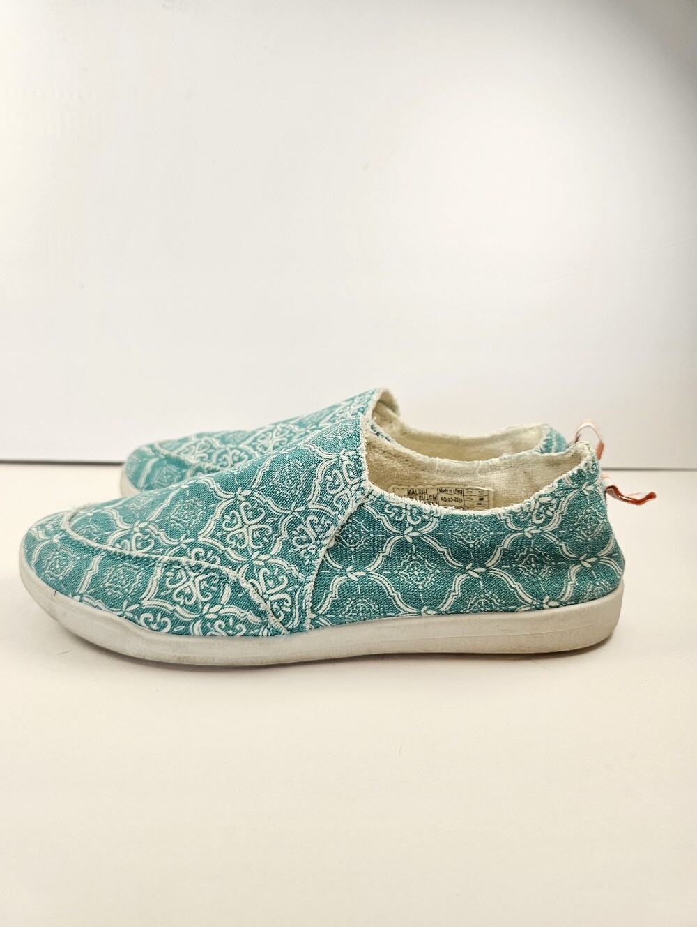 Vionic Beach Malibu Slip-on Loafer Size 7.5 Aqua and White Summer Vacation - Picture 2 of 7